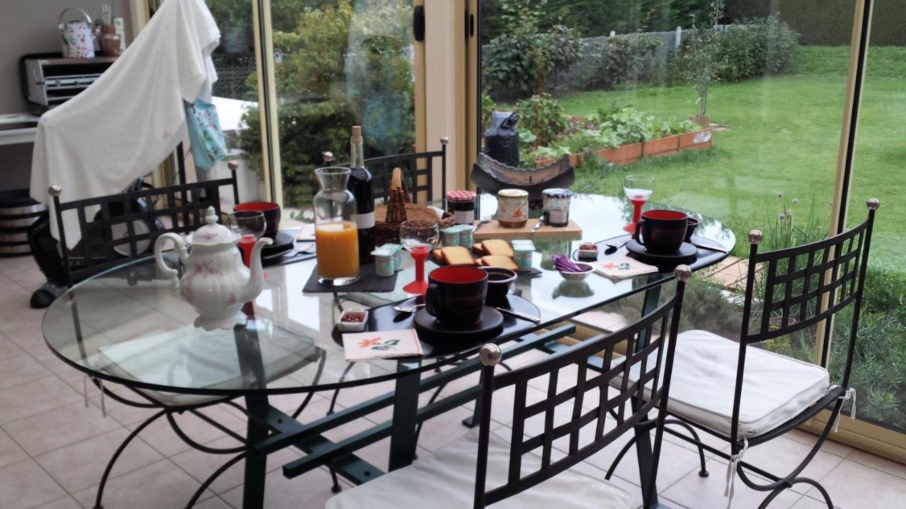 Chambre Privee Avec Salon, Garage Voiture, Velos, Motos Tourville-sur-Arques Exterior foto